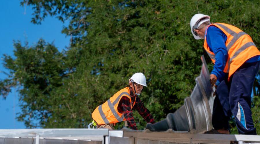 Professional gutter cleaning in Downers Grove, IL
